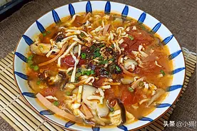 天冷了给家人做一锅酸辣汤，做法简单，暖胃驱寒，成本只需5元钱图片