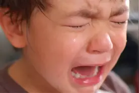 孩子一哭闹就心软？家长做好这3步，对孩子采取正确“冷处理”图片