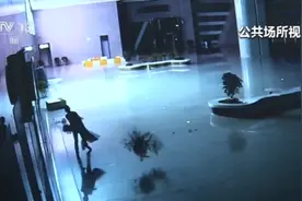 男子深夜醉酒疯狂打砸高铁站设施被刑拘图片