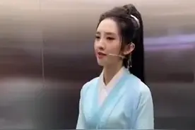 33岁唐艺昕产后综艺首秀！细腰长腿身材恢复太好，不像已当妈图片
