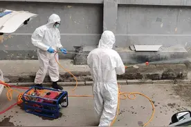 青岛留守河南救援队“转行”，全面投入灾后消杀防疫工作图片
