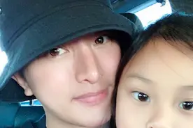 贾乃亮为甜馨庆8岁生日！暴露女儿学霸体质，李小璐教育功不可没图片