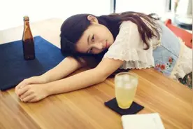 湖南出美女，这两位曾红极一时，做到什么程度才叫美？图片