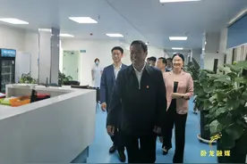 卧龙区委书记高贤信：加快中医药传承发展 增强人民健康福祉图片