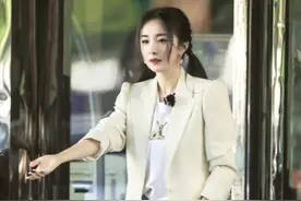 只买对的不买贵的，这件米色西装，连杨幂都在穿，清纯韩系真诱人图片