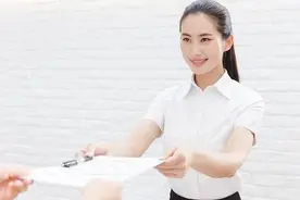 面试官：把4朵花平分到形状相同不是正方形的框内？小姑娘智回图片