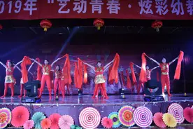 在班里过元旦晚会时，通常有这些事发生，看看你经历过没？图片