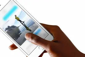 iPhone调出后台应用，不用home键也可以，只需屏幕上重重一按视频封面