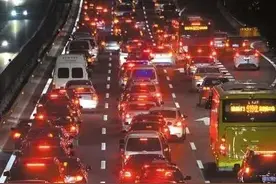 深夜12点的收费站里，我窥见了自己贫穷的真相图片