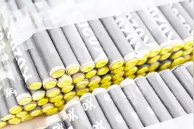 将1000个鞭炮堆在一起，点燃导火线，会发生什么呢？视频封面