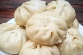 吃早餐当然要吃包子，教你一招儿，包子有汤汁吃着才够味图片