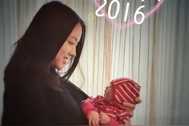 张梓琳二胎又产女，首晒一家四口俩女儿一模一样，她产后鼻头变圆图片