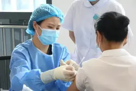 “家门口” 打疫苗！两江新区天宫殿街道设置新冠疫苗临时接种点图片