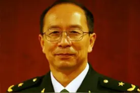 1998年一位美国将军到访，角落里的金一南一言不发，却憋了个大招图片