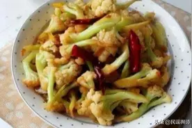 美食推荐：干煸花菜、猪肉炖粉条、肉丝炒青椒胡萝卜、干锅炒鸡肉图片