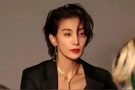 一件西装=100套搭配，这样穿太时髦了图片