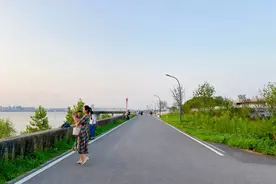 私藏在江心洲的网红灯塔，被誉为“南京小垦丁”，傍晚景色美到哭图片