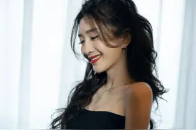 江疏影深夜晒照发文：面子该回来了吧？却被工作室调侃图片