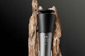 太樾智能沉香车载熏香器，是不是极有科技感？图片