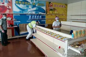 车载3吨鸡蛋高速路上遇故障被困，新疆交警全力救助图片