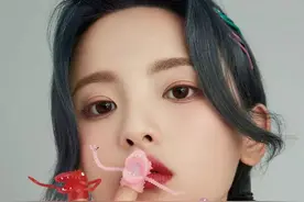 同是《创造101》学员，杨超越资源好到爆，而她默默生子却无人知图片