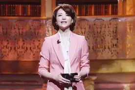 董卿从《诗词大会》到《朗读者》和几段浪漫情史图片