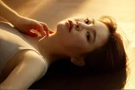 离婚后我和丈母娘告别，她一把拽住我：我把二女儿嫁给你，答应吗图片