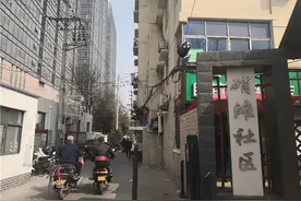 郑州管城一老小区被改造成“半拉子工程”，居民称比之前更加脏乱差图片