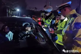 泽州交警：人小胆大，16岁少年无证酒驾机动车图片