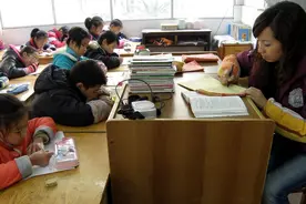教师平均工资和公务员工资大对比图片