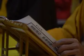 袈裟披肩不染凡尘：我的出家和回家之路图片
