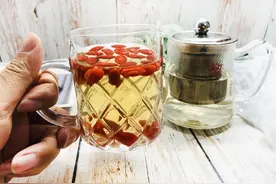 枸杞子泡茶，到底如何泡才是最好的？教你正确做法，甘甜营养足图片