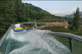 宝鸡唯一的玻璃滑道，全长1300米，既惊险又刺激，值得一来图片