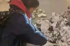 保定13岁女孩捡废品补贴家用 爱心人士齐献爱心温暖古城图片