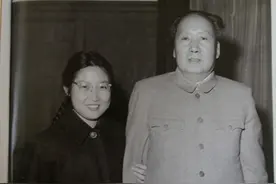 得知哥哥牺牲后，毛岸青一病不起，毛泽东嘱咐李敏：替我照顾好他图片