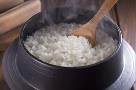 为什么饭店的饭特别香，松软可口晶莹剔透，只因为加了这两样宝贝图片