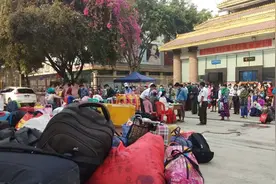 德宏边境口岸关停，大批缅甸劳工返乡图片