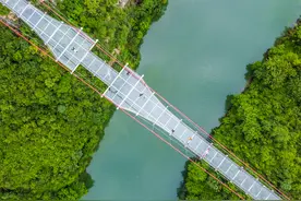 世界最长玻璃桥在广东建成，横跨520米超越张家界，成网红新地标图片