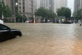 我在现场｜记者直击郑州特大暴雨：整个城市都在水中“浸泡”图片