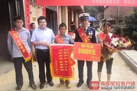 百色的骄傲！刀下救人的农国切被授予个人二等功，并破格晋升为一级消防士图片
