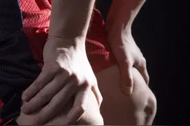 蹲下站起时，膝关节「咔咔」响？图片