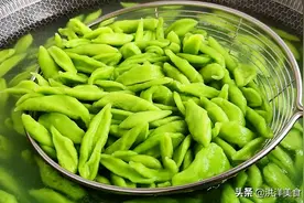 黄瓜皮有营养千万别扔掉，洪洋教您这样吃，爽滑劲道，颜值还高图片