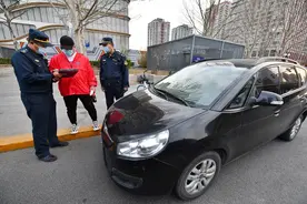 燕郊30元一位！北京晚高峰查黑车，大望路半小时逮着仨图片