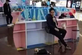 90后妈妈的“100种”快乐，看娃打滚喝奶茶，放学让娃买菜拎回家图片