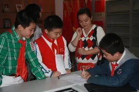 五道杠少年黄艺博堕三本，黑马不屑弟入哈佛，会对班长俯首称臣吗图片
