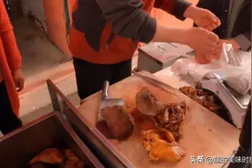 藏在山东淄博小区里的猪头肉，下午3点才出摊，2小时就被客人抢光图片