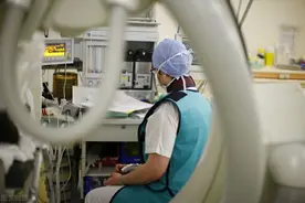 当护士是吃青春饭？护理学这2个就业方向，轻松、福利好、待遇高图片