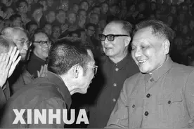邓小平愿做陈景润的“后勤部长”图片