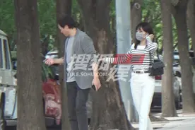 57岁陈金飞与美女同行，却与杨采钰零交流，差30岁恋爱难成正果？图片