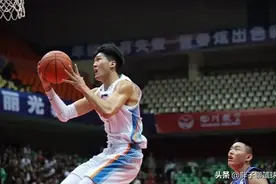 被球队寄予厚望的黄荣奇能否兑现自己的天赋？图片